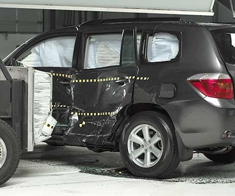 2011 Toyota Highlander SUV IIHS Side Impact Crash Test Picture