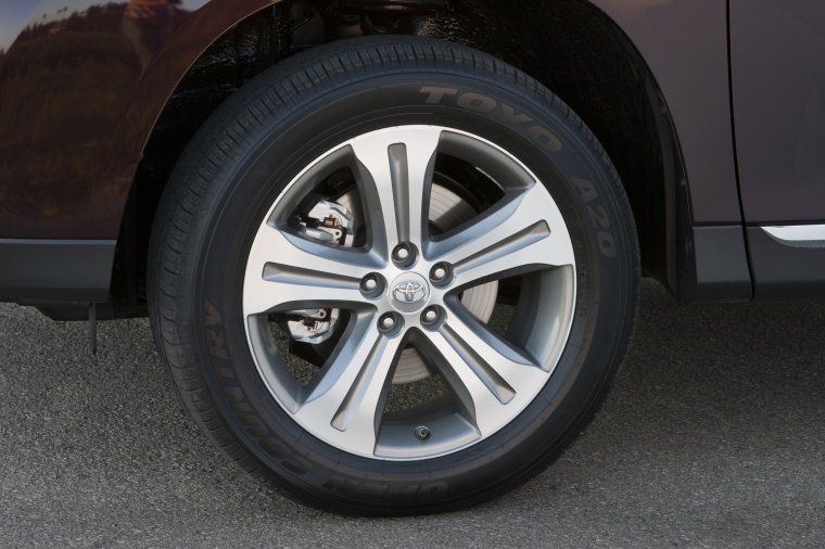 2012 Toyota Highlander Limited V6 Rim Picture