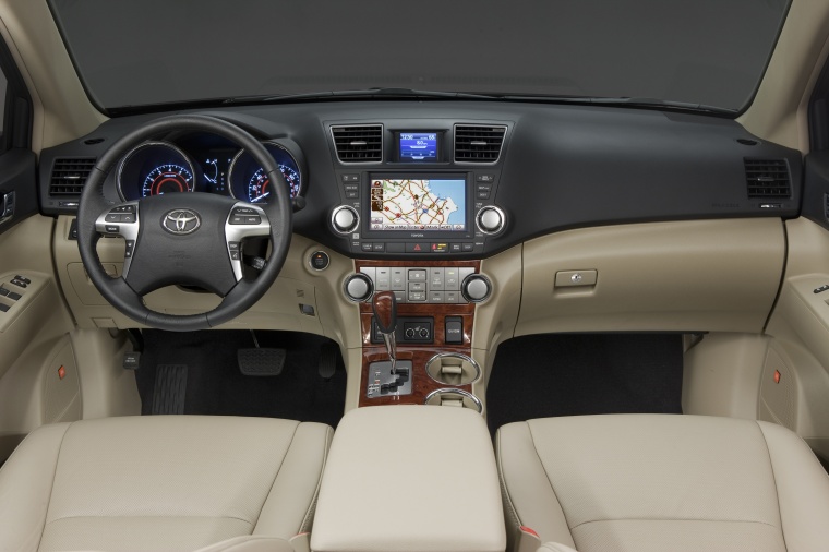 2012 Toyota Highlander Cockpit Picture