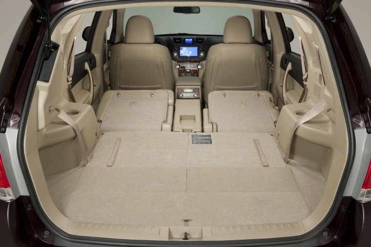 2012 Toyota Highlander Trunk Picture