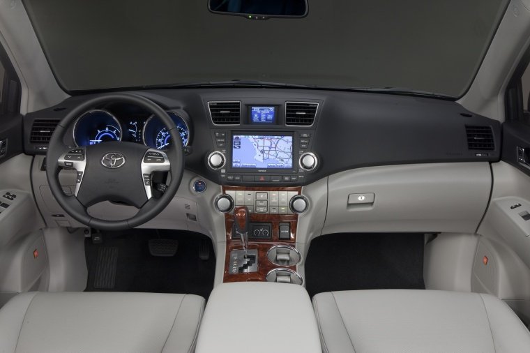 2012 Toyota Highlander Hybrid Cockpit Picture