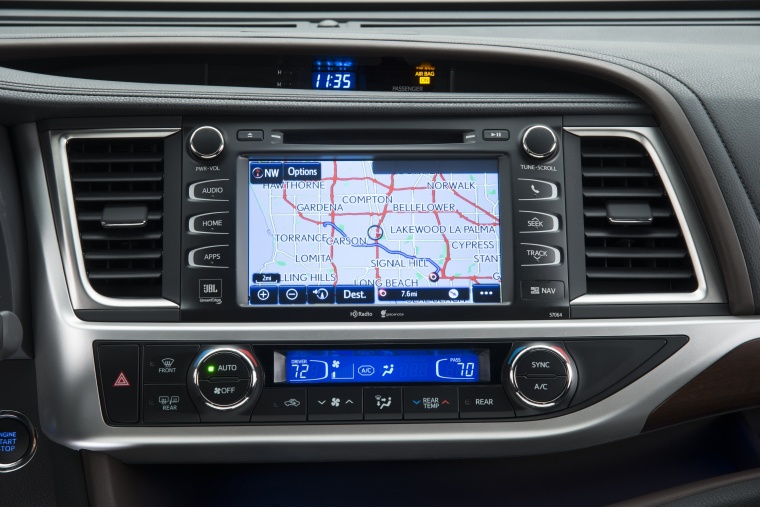 2015 Toyota Highlander Limited AWD Center Stack Picture