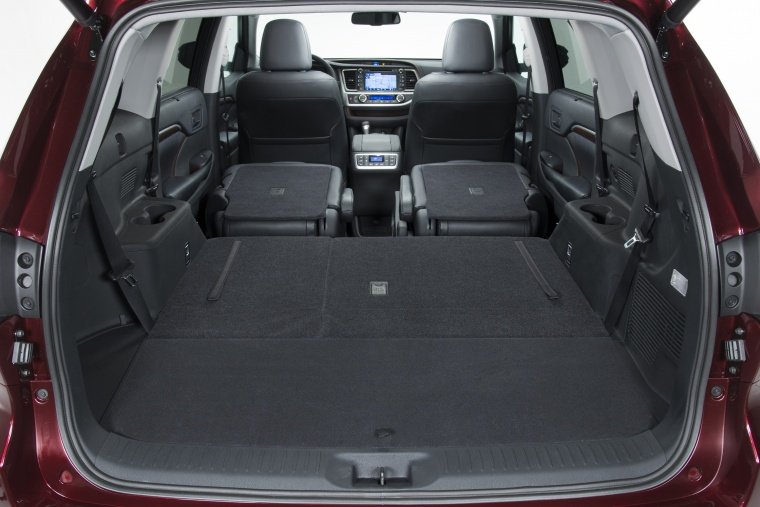 2015 Toyota Highlander Limited AWD Trunk Picture