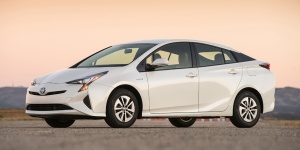 2018 Toyota Prius Pictures