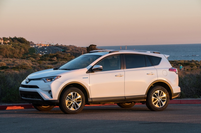 2016 Toyota RAV4 Hybrid XLE AWD Picture