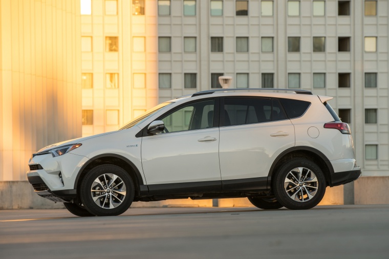 2016 Toyota RAV4 Hybrid XLE AWD Picture