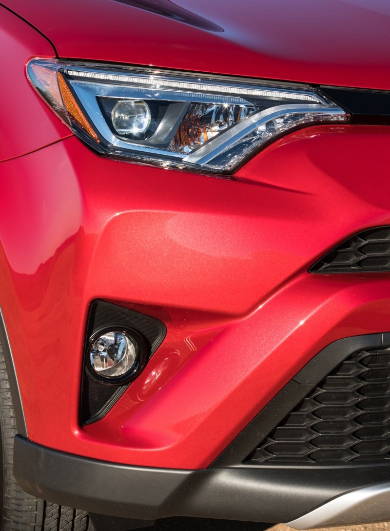 2017 Toyota RAV4 SE AWD Headlight Picture