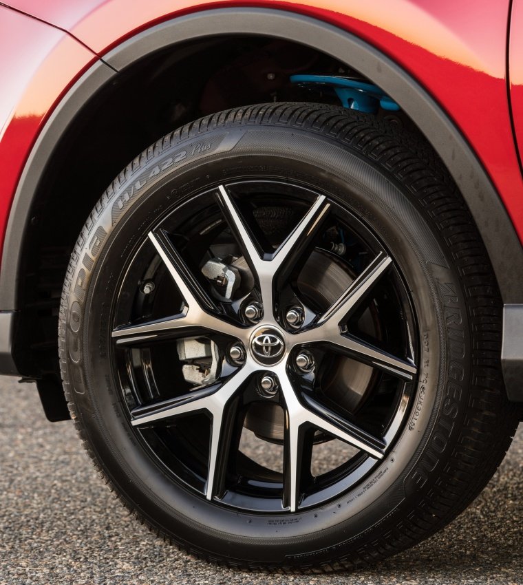 2017 Toyota RAV4 SE AWD Rim Picture