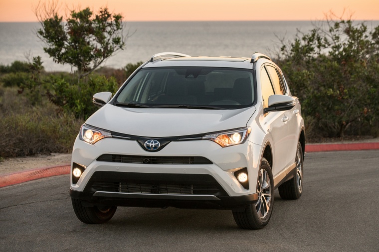 2017 Toyota RAV4 Hybrid XLE AWD Picture