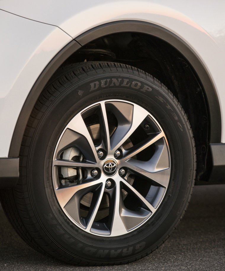 2017 Toyota RAV4 Hybrid XLE AWD Rim Picture
