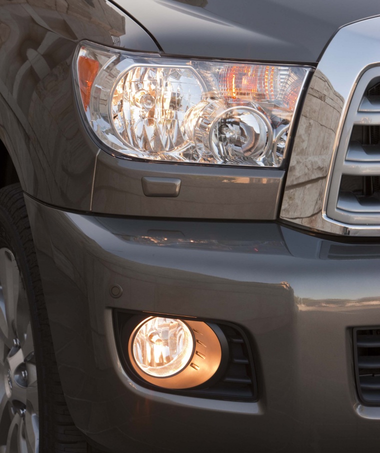 2010 Toyota Sequoia Headlights Picture