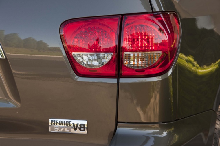 2010 Toyota Sequoia Tail Lights Picture