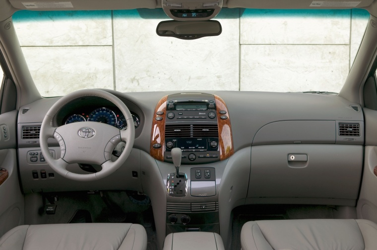 2010 Toyota Sienna Cockpit Picture