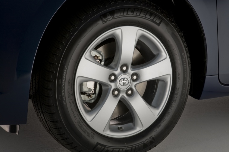 2011 Toyota Sienna LE Rim Picture