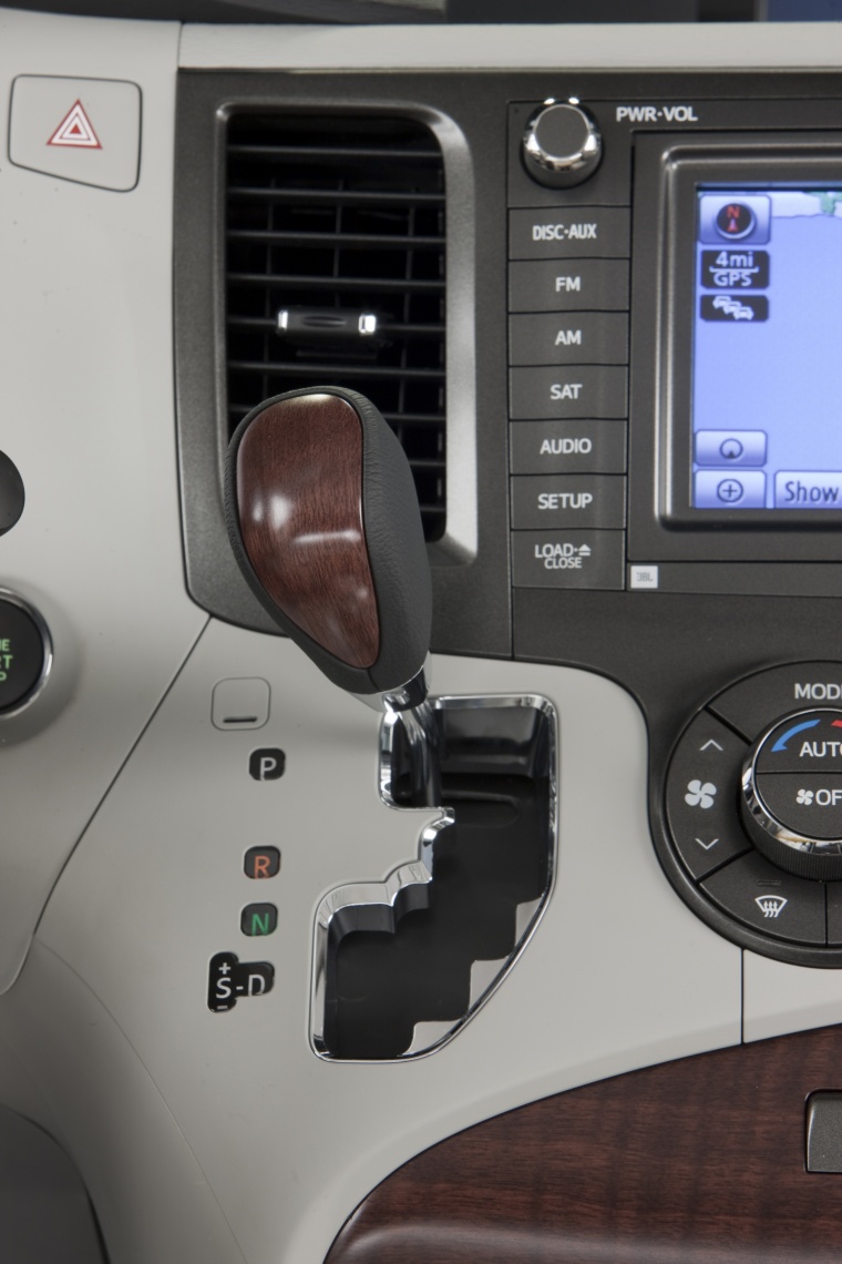 2011 Toyota Sienna Limited Gear Lever Picture