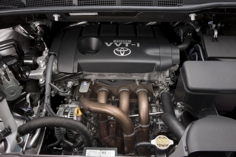 2011 Toyota Sienna LE 2.7L 4-cylinder Engine Picture