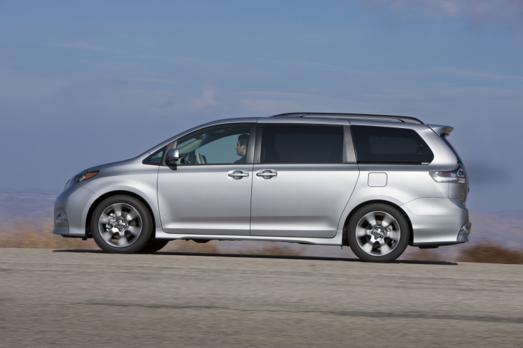 2011 Toyota Sienna SE Picture