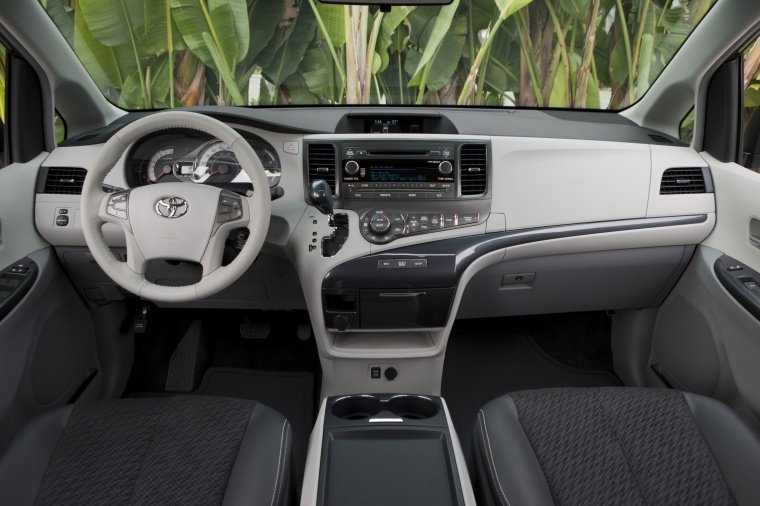 2012 Toyota Sienna SE Cockpit Picture