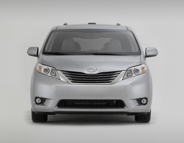 2013 Toyota Sienna XLE Picture