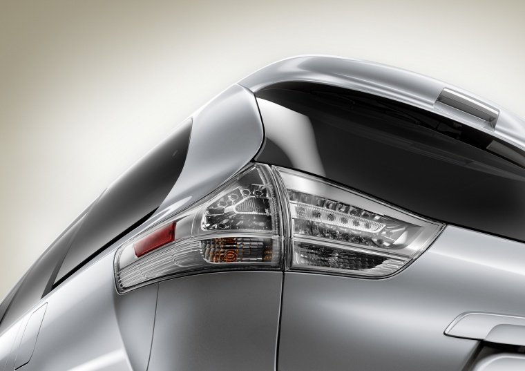 2013 Toyota Sienna SE Tail Light Picture