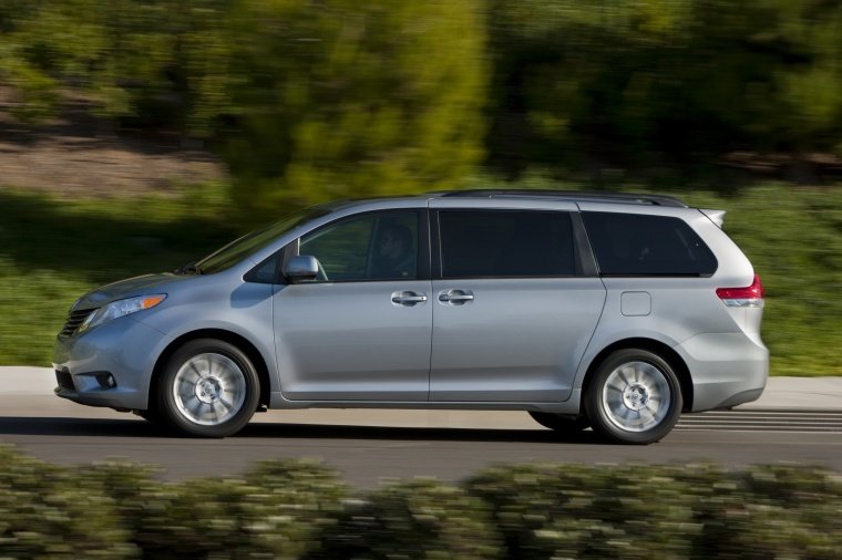 2014 Toyota Sienna XLE Picture