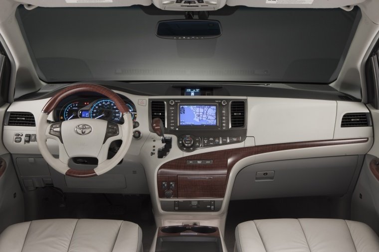 2014 Toyota Sienna Limited Cockpit Picture