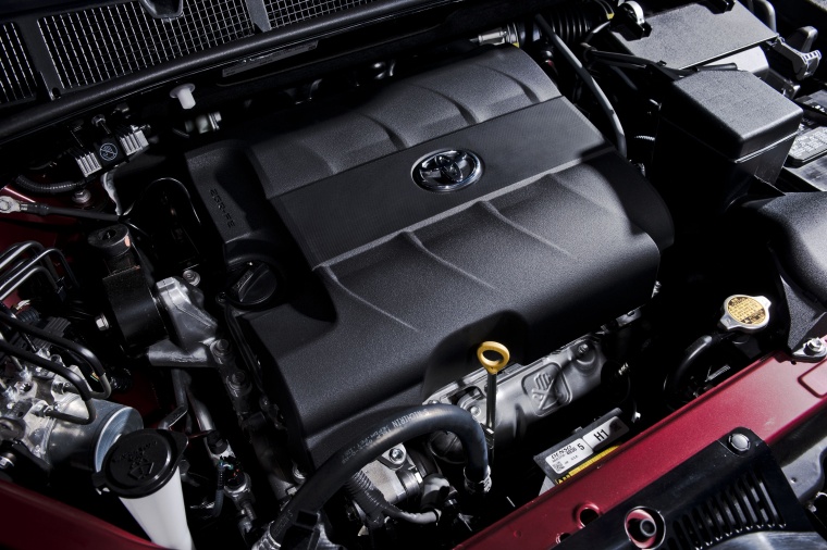 2015 Toyota Sienna SE 3.5L 6-cylinder Engine Picture