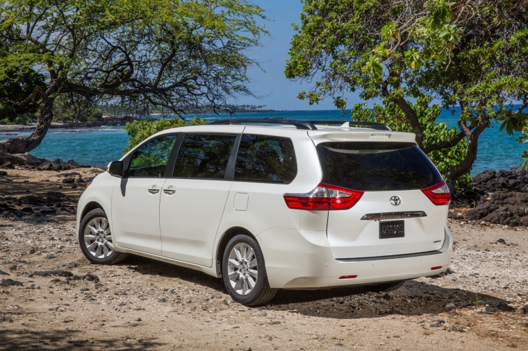 2016 Toyota Sienna Limited Picture