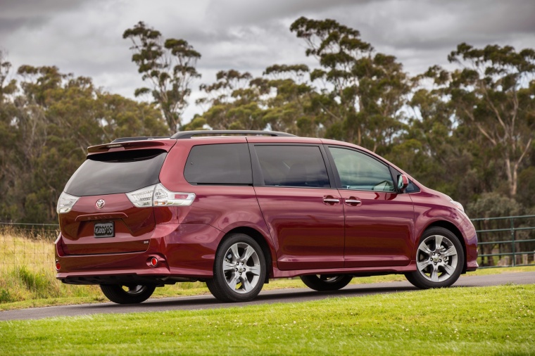 2016 Toyota Sienna SE Picture