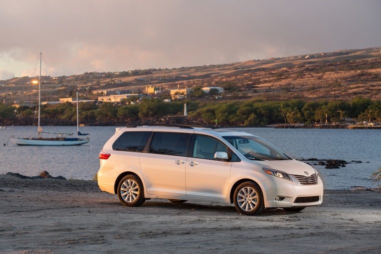 2017 Toyota Sienna Limited Picture