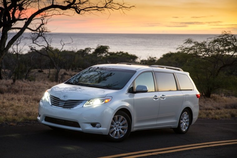 2017 Toyota Sienna Limited Picture