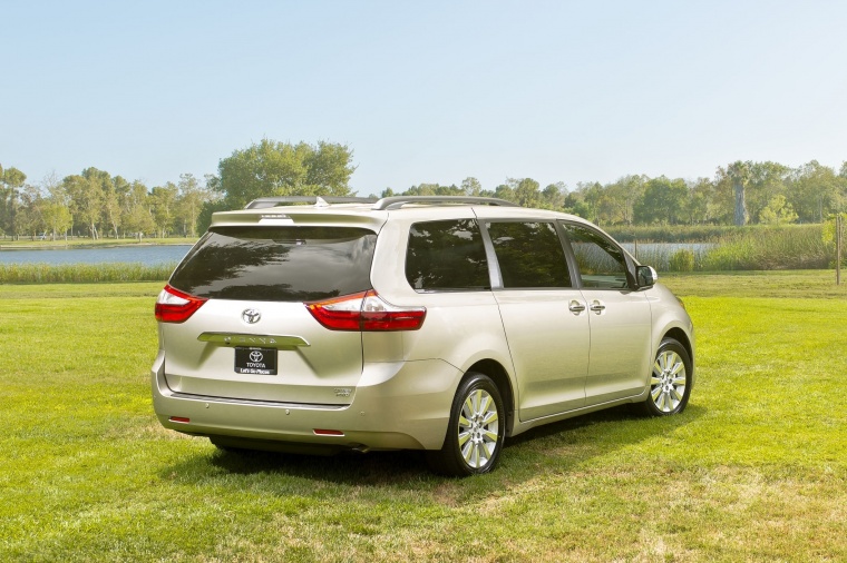 2017 Toyota Sienna Limited AWD Picture