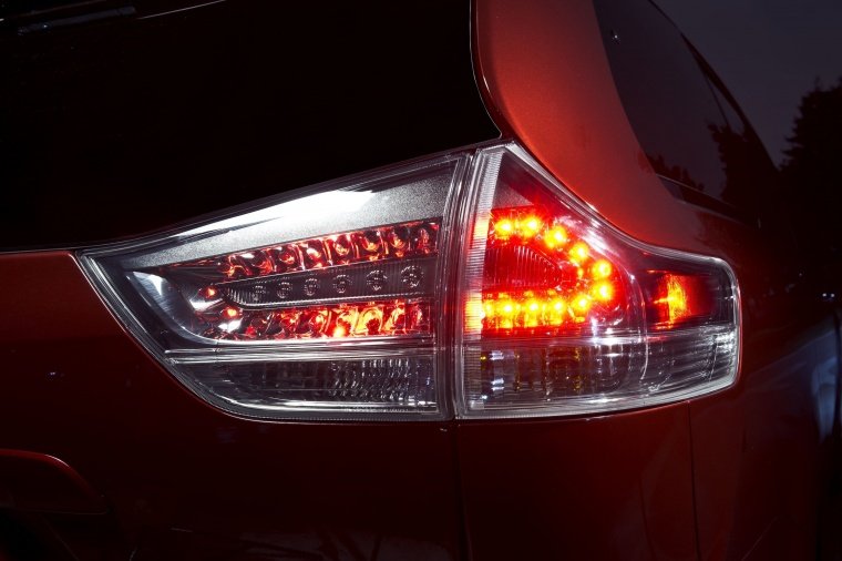 2017 Toyota Sienna SE Tail Light Picture