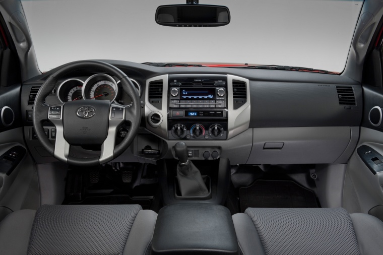 2013 Toyota Tacoma Access Cab V6 4WD Cockpit Picture