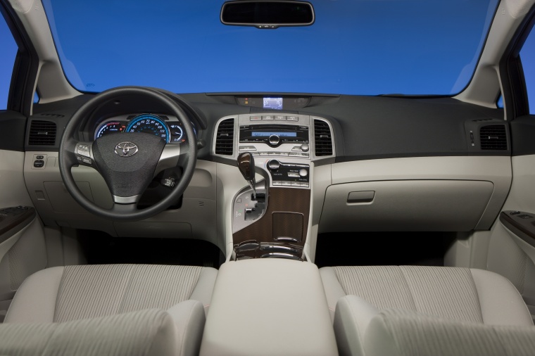 2010 Toyota Venza Cockpit Picture