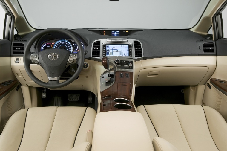 2010 Toyota Venza Cockpit Picture