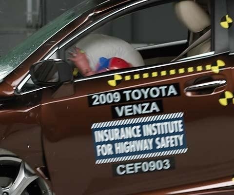 2011 Toyota Venza IIHS Frontal Impact Crash Test Picture