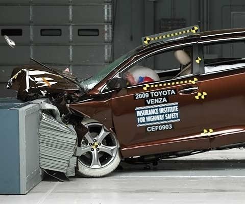 2015 Toyota Venza IIHS Frontal Impact Crash Test Picture