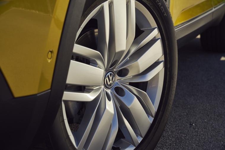 2018 Volkswagen Atlas V6 SEL Rim Picture