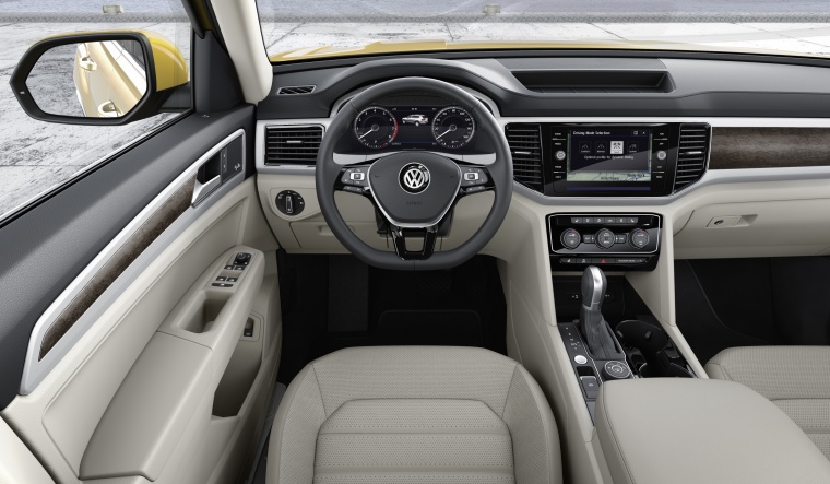 2018 Volkswagen Atlas V6 SEL Cockpit Picture