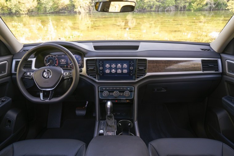 2018 Volkswagen Atlas V6 SEL Cockpit Picture