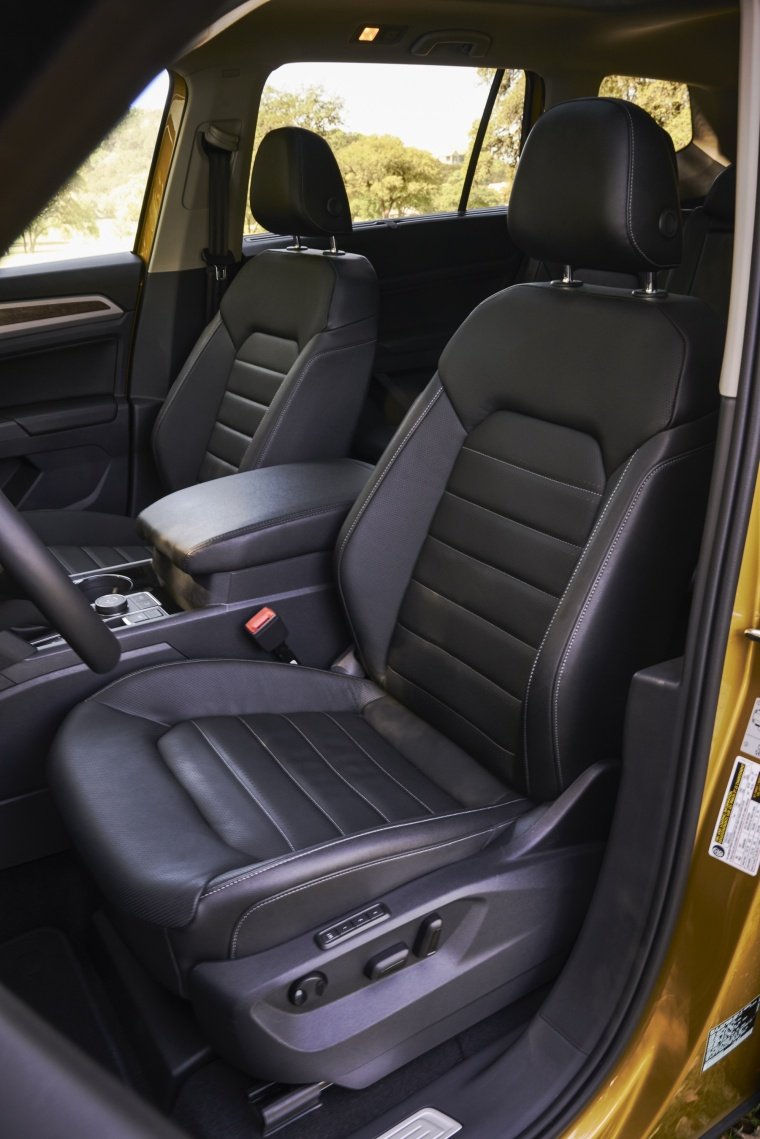 2018 Volkswagen Atlas V6 SEL Front Seats Picture
