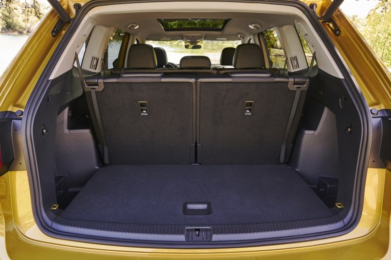2018 Volkswagen Atlas V6 SEL Trunk Picture