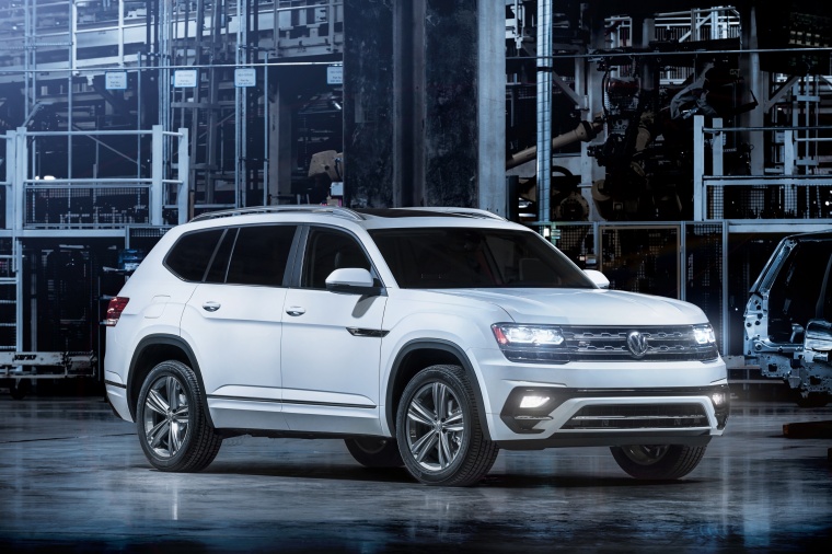 2018 Volkswagen Atlas 2.0T SEL R-Line Picture