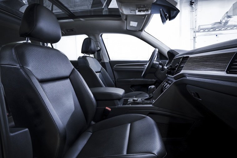 2018 Volkswagen Atlas 2.0T SEL R-Line Front Seats Picture