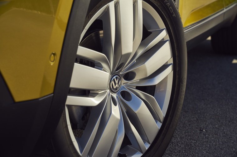 2019 Volkswagen Atlas V6 SEL Rim Picture