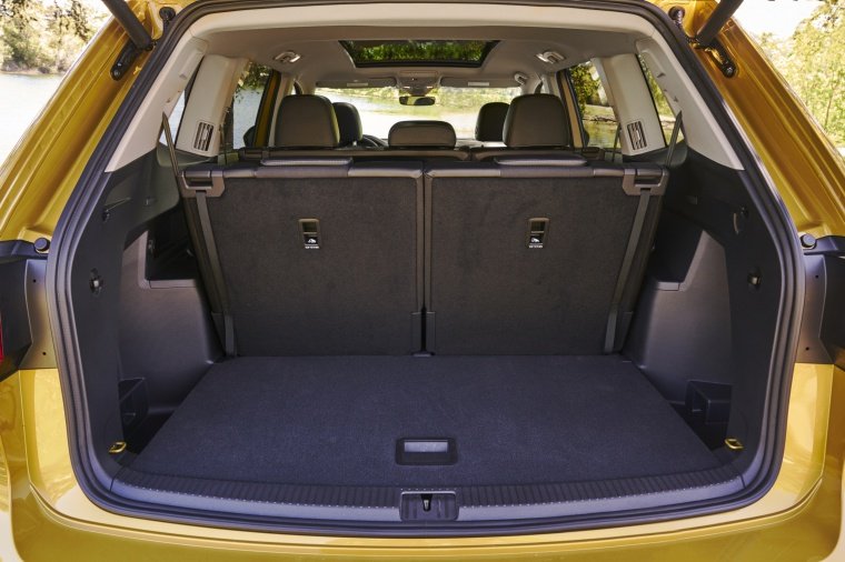 2019 Volkswagen Atlas V6 SEL Trunk Picture