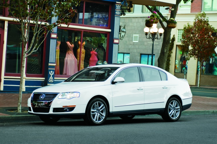 2010 Volkswagen Passat Sedan 2.0T Picture