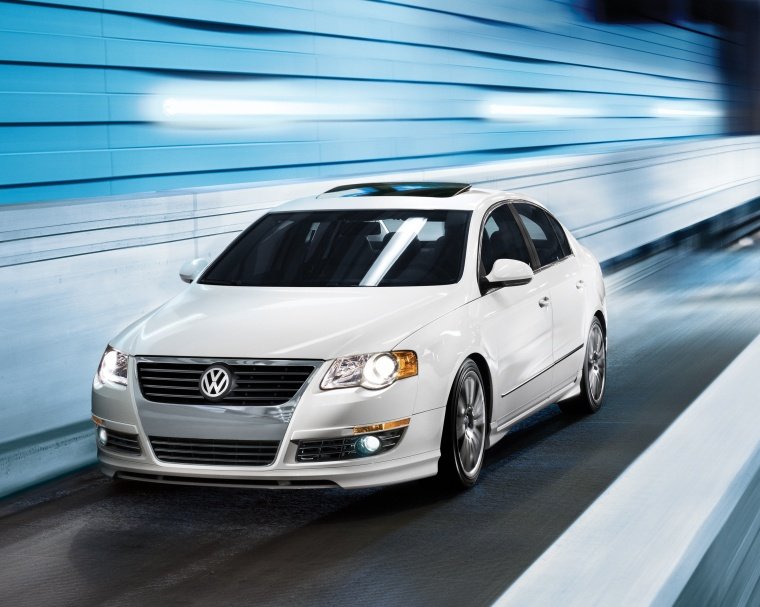 2010 Volkswagen Passat Sedan 2.0T Picture