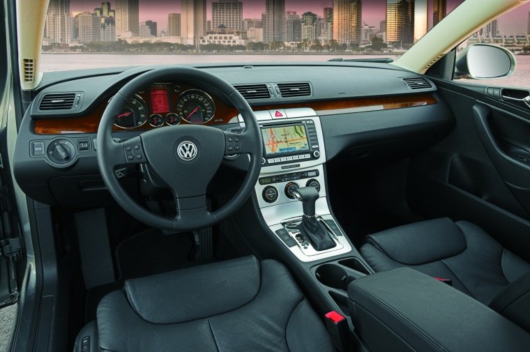 2010 Volkswagen Passat Cockpit Picture